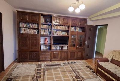 Apartament cu 3 camere semidecomandat în Central - 2