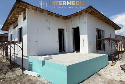 Casă individuală cu 4 camere cu Canalizare în Cetate - 4