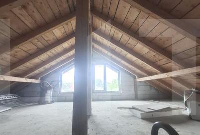 Casă cu 7 camere cu Teren 1045 Mp în Răchiți