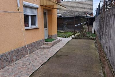 Casă cu 4 camere cu Teren 1500 Mp în Central