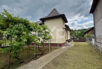 Casă cu 3 camere cu Teren 1140 Mp în Central