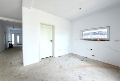 Casă individuală cu 3 camere cu Canalizare în Sânandrei - 4