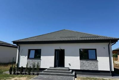 Casă cu 4 camere cu Teren 400 Mp în Crevedia