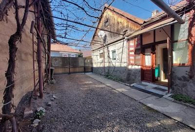 Casă cu 2 camere cu Teren 300 Mp în Central