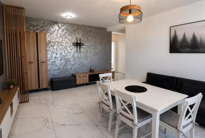 Apartament cu 3 camere semidecomandat, mobilat în Exterior Sud