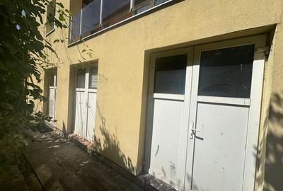 Spațiu comercial, de 20 mp, în Central - 3