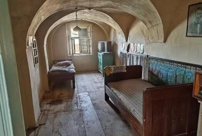 Casă cu 3 camere în Central - 1
