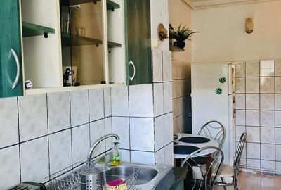 Apartament cu 3 camere semidecomandat în Complex Studențesc