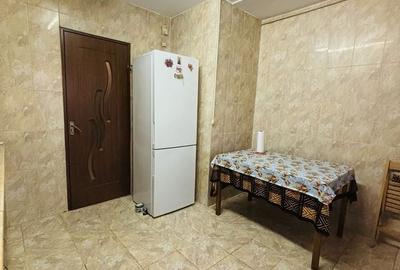 Apartament cu 3 camere decomandat în Vitan