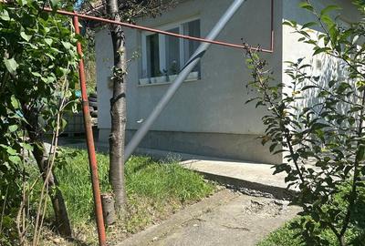 Casă cu 2 camere cu Teren 910 Mp în Central