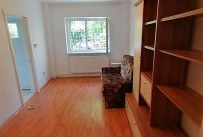 Garsonieră semidecomandată, mobilată în Răcădău