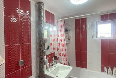 Apartament cu 3 camere semidecomandat în Săsar