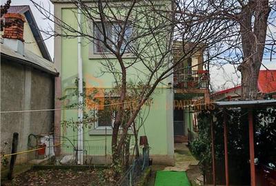 Casă individuală cu 5 camere cu Canalizare în 1 Decembrie - 1