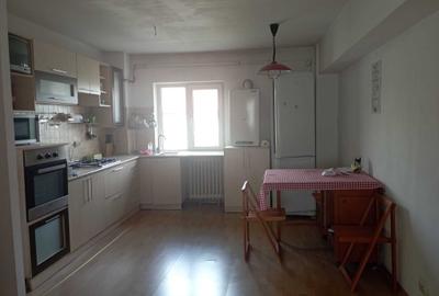 Apartament cu 3 camere decomandat în Dorobanți
