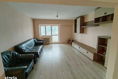 Apartament cu 4 camere decomandat în Nicolina
