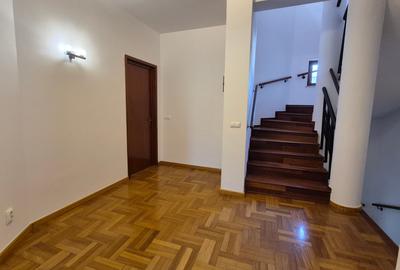 Casă individuală cu 6 camere cu Canalizare în Iancu Nicolae