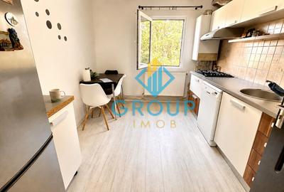 Apartament cu 3 camere decomandat în Cornișa