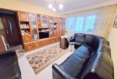 Apartament cu 3 camere semidecomandat în 9 Mai