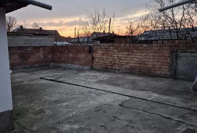 Casă cu 2 camere cu Teren 415 Mp în Oncea