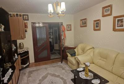 Apartament cu 3 camere decomandat în Calea Romanului