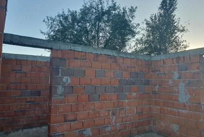 Casă cu 2 camere cu Teren 1142 Mp în Milova - 3