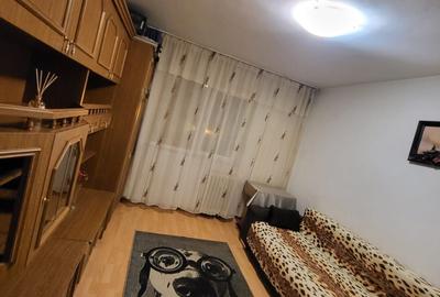Apartament cu 2 camere semidecomandat în Podu Roș