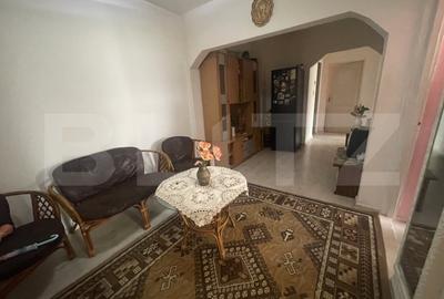 Apartament cu 3 camere decomandat, mobilat în Central