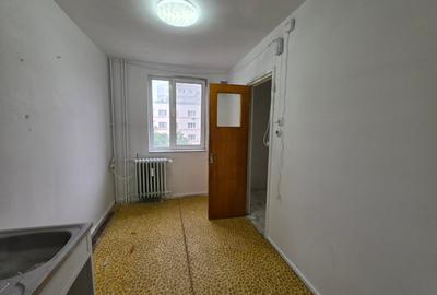 Apartament cu 3 camere semidecomandat în 1 Decembrie 1918 - 2