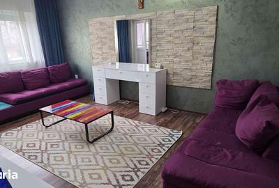 Apartament cu 3 camere decomandat în Exterior Vest