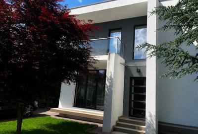 Casă cu 4 camere în Ștefănești