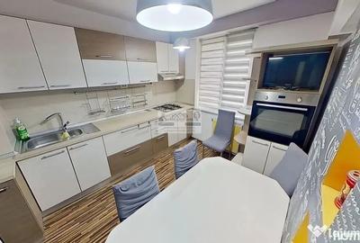 Apartament cu 4 camere decomandat în Central