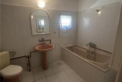 Casă individuală cu 8 camere cu Canalizare în Lipovei - 7