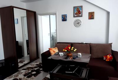 Apartament cu 2 camere semidecomandat, mobilat în Uverturii