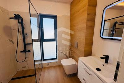 Casă cu 5 camere cu Teren 244 Mp în Central