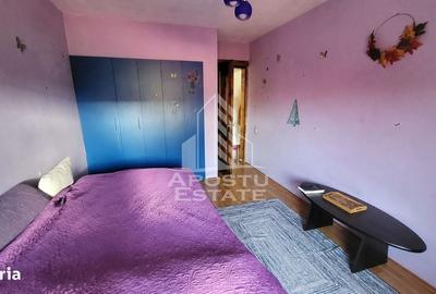 Casă cu 4 camere în Aradului