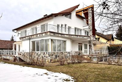Casă individuală cu 6 camere cu Piscina în Tractorul