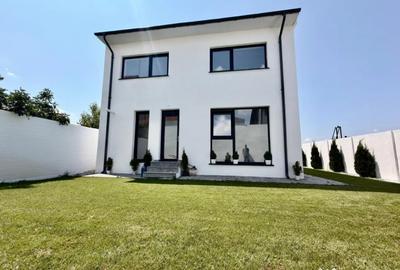 Casă cu 5 camere cu Teren 301 Mp în Central
