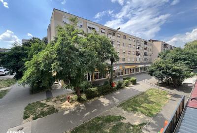 Apartament cu 4 camere în Micro 16