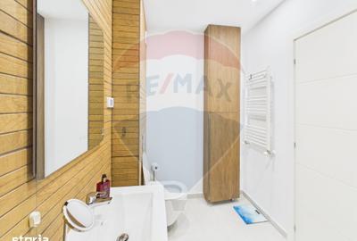 Apartament cu 3 camere decomandat în Titan