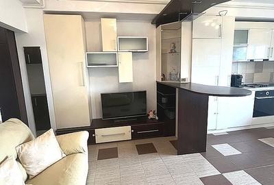 Apartament cu 3 camere semidecomandat în Central