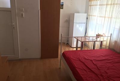 Garsonieră circulară în Titan