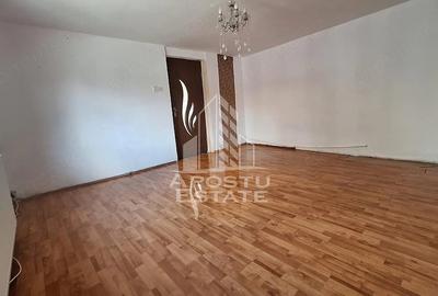 Casă cu 6 camere cu Teren 479 Mp în Crișan