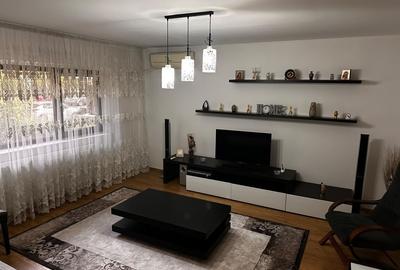 Apartament cu 3 camere decomandat în Exterior Vest
