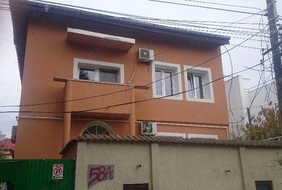 Casă cu 11 camere cu Teren 350 Mp în Domenii
