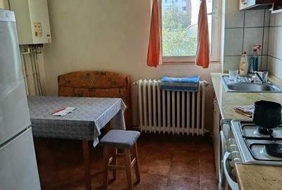 Apartament cu 2 camere semidecomandat în Podu Roș