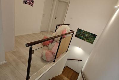 Casă cu 4 camere cu Teren 250 Mp în 1 Decembrie