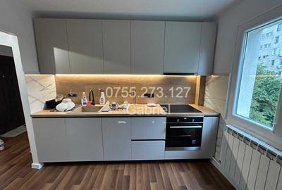 Apartament cu 3 camere semidecomandat în Apusului