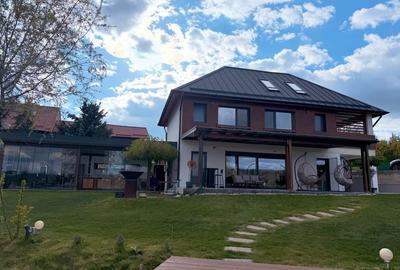 Casă cu 4 camere în Geaca - 1