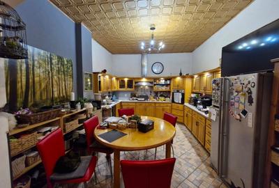 Spațiu comercial, de 1,200 mp, în Central - 6
