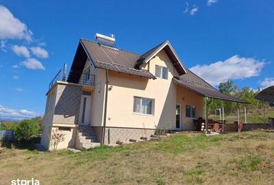 Casă cu 4 camere cu Teren 170 Mp în Central